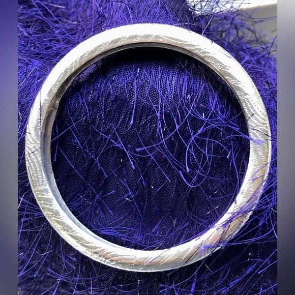 Fashion Silver Tone Classy Bangle Bracelet - Picture 6 of 8